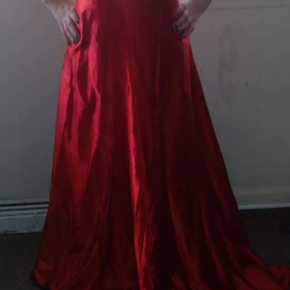 Prom gowns - Picture 2 of 9